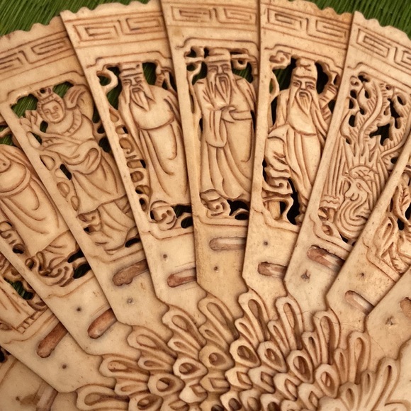 Chinese Crafted Bovine bone Fan - Picture 4 of 14